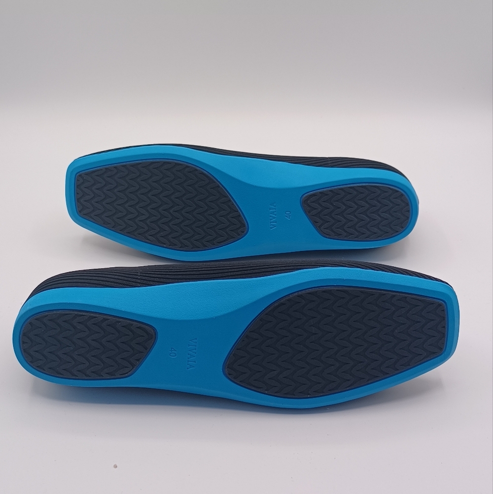 Vivaia Square-Toe V-cut Margot Walker Shoe - Picture 7 of 9